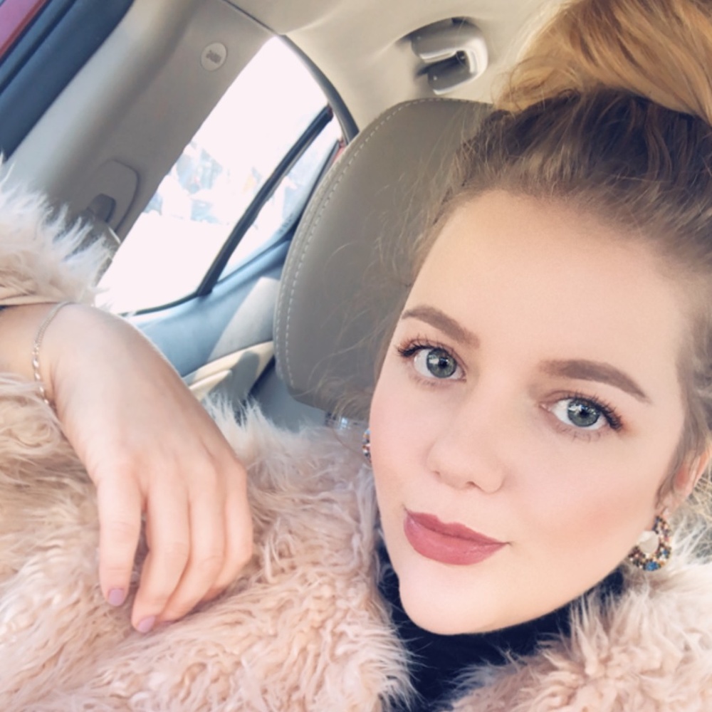 Meet your Posher, Abigail